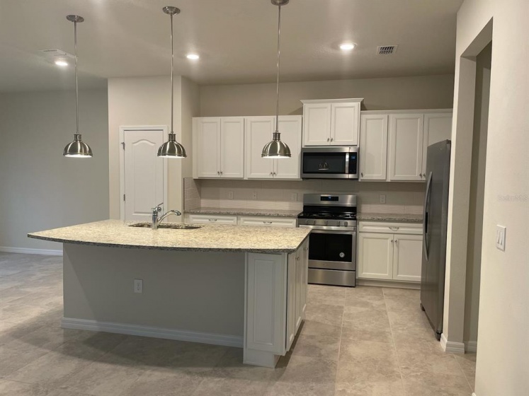7291 OAKMOSS LOOP, DAVENPORT, Florida 33837, 5 Bedrooms Bedrooms, ,4 BathroomsBathrooms,Residential,For Sale,OAKMOSS,O5987465