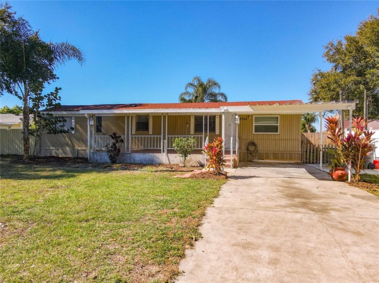 5745 E LAKE FOX DR, WINTER HAVEN, Florida 33884, 3 Bedrooms Bedrooms, ,2 BathroomsBathrooms,Residential,For Sale,E LAKE FOX DR,P4919422