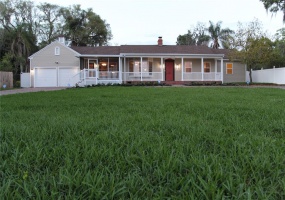 1613 LAKE HOWARD DRIVE, WINTER HAVEN, Florida 33881, 4 Bedrooms Bedrooms, ,2 BathroomsBathrooms,Residential,For Sale,LAKE HOWARD,P4919147