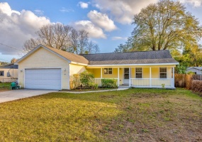 308 PINEWOOD COURT, FERN PARK, Florida 32730, 3 Bedrooms Bedrooms, ,2 BathroomsBathrooms,Residential,For Sale,PINEWOOD,V4923135