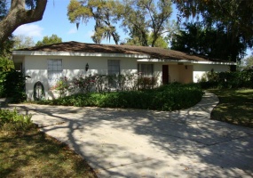 1599 AVENUE L, WINTER HAVEN, Florida 33881, 4 Bedrooms Bedrooms, ,3 BathroomsBathrooms,Residential,For Sale,AVENUE L,U8152980
