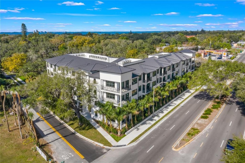 2413 TAMIAMI TRAIL, SARASOTA, Florida 34234, ,Residential Income,For Sale,TAMIAMI,T3356935