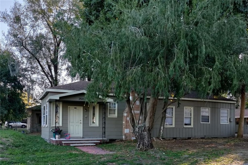 2500 AVENUE J, WINTER HAVEN, Florida 33881, 4 Bedrooms Bedrooms, ,3 BathroomsBathrooms,Residential,For Sale,AVENUE J,S5061345