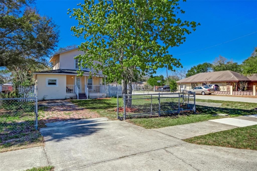 4 HUDSON STREET, ORLANDO, Florida 32835, 3 Bedrooms Bedrooms, ,1 BathroomBathrooms,Residential,For Sale,HUDSON,O6007451