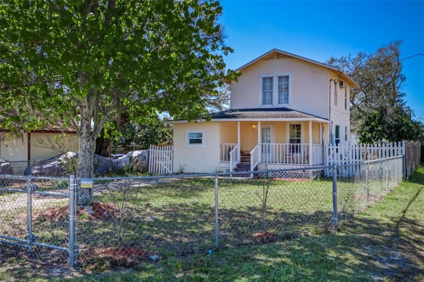 4 HUDSON STREET, ORLANDO, Florida 32835, 3 Bedrooms Bedrooms, ,1 BathroomBathrooms,Residential,For Sale,HUDSON,O6007451