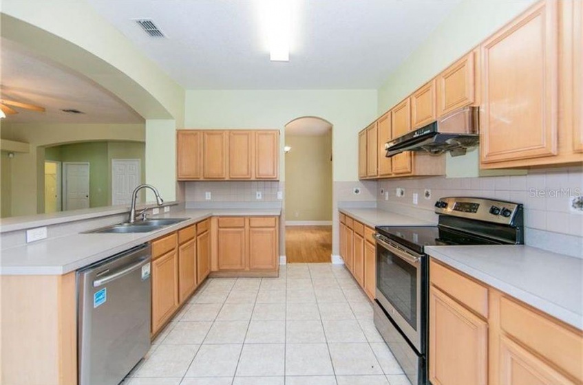 13642 HAWKEYE DRIVE, ORLANDO, Florida 32837, 5 Bedrooms Bedrooms, ,4 BathroomsBathrooms,Residential,For Sale,HAWKEYE,O6011004