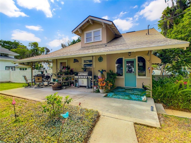 1421 LAKE HOWARD DRIVE, WINTER HAVEN, Florida 33881, 5 Bedrooms Bedrooms, ,2 BathroomsBathrooms,Residential,For Sale,LAKE HOWARD,P4919892