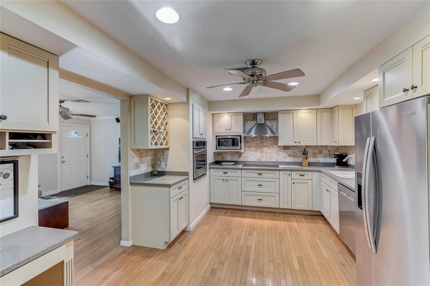 410 LIME AVENUE, SARASOTA, Florida 34237, 3 Bedrooms Bedrooms, ,2 BathroomsBathrooms,Residential,For Sale,LIME,A4527853