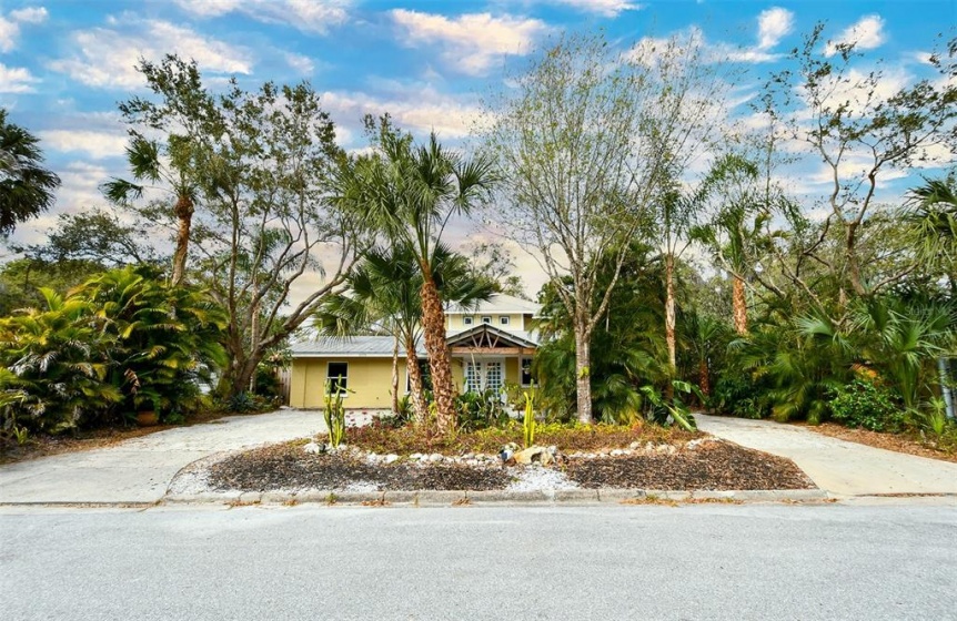 2595 HILLVIEW STREET, SARASOTA, Florida 34239, 3 Bedrooms Bedrooms, ,3 BathroomsBathrooms,Residential,For Sale,HILLVIEW,A4529034