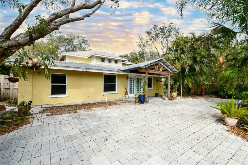 2595 HILLVIEW STREET, SARASOTA, Florida 34239, 3 Bedrooms Bedrooms, ,3 BathroomsBathrooms,Residential,For Sale,HILLVIEW,A4529034