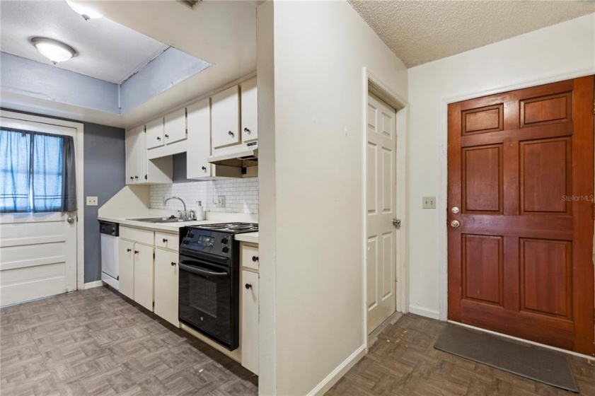 505 MARKET SQUARE, LAKELAND, Florida 33813, 2 Bedrooms Bedrooms, ,2 BathroomsBathrooms,Residential,For Sale,MARKET,L4928173