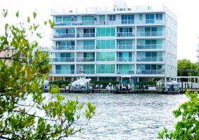 650 GOLDEN GATE POINT, SARASOTA, Florida 34236, 3 Bedrooms Bedrooms, ,3 BathroomsBathrooms,Residential,For Sale,GOLDEN GATE POINT,A4528417