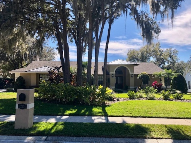 225 CRESCENT LAKE COURT, LAKELAND, Florida 33813, 5 Bedrooms Bedrooms, ,3 BathroomsBathrooms,Residential,For Sale,CRESCENT LAKE,O6000580