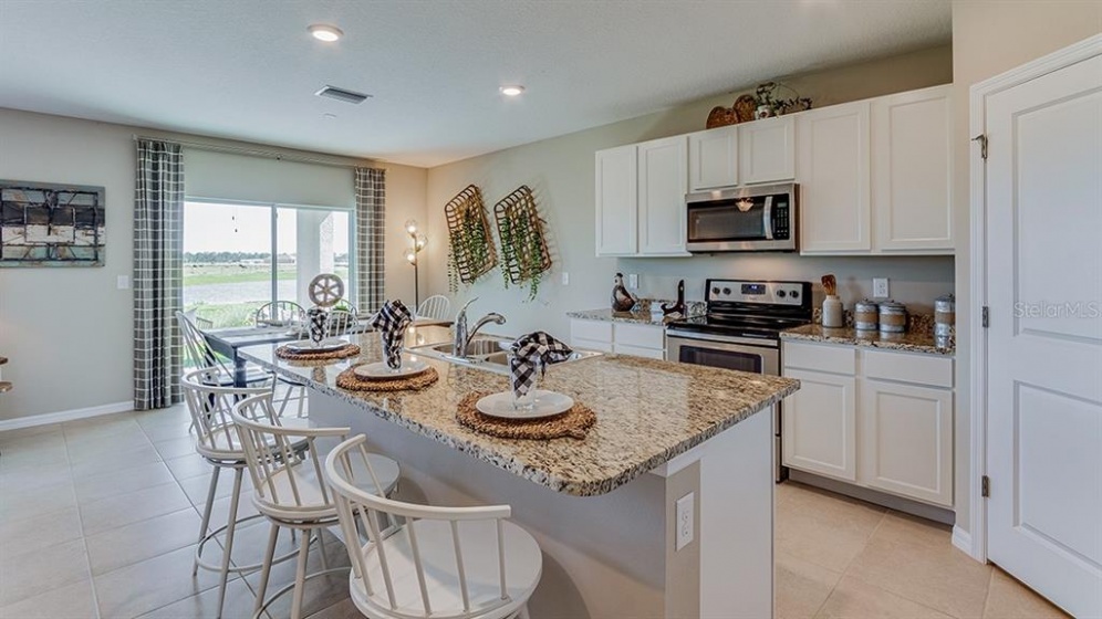 331 HICKORY COURSE LOOP, OCALA, Florida 34472, 5 Bedrooms Bedrooms, ,3 BathroomsBathrooms,Residential,For Sale,HICKORY COURSE,T3354532