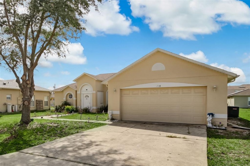 208 ABBOTSBURY DRIVE, KISSIMMEE, Florida 34758, 3 Bedrooms Bedrooms, ,2 BathroomsBathrooms,Residential,For Sale,ABBOTSBURY,O6013269