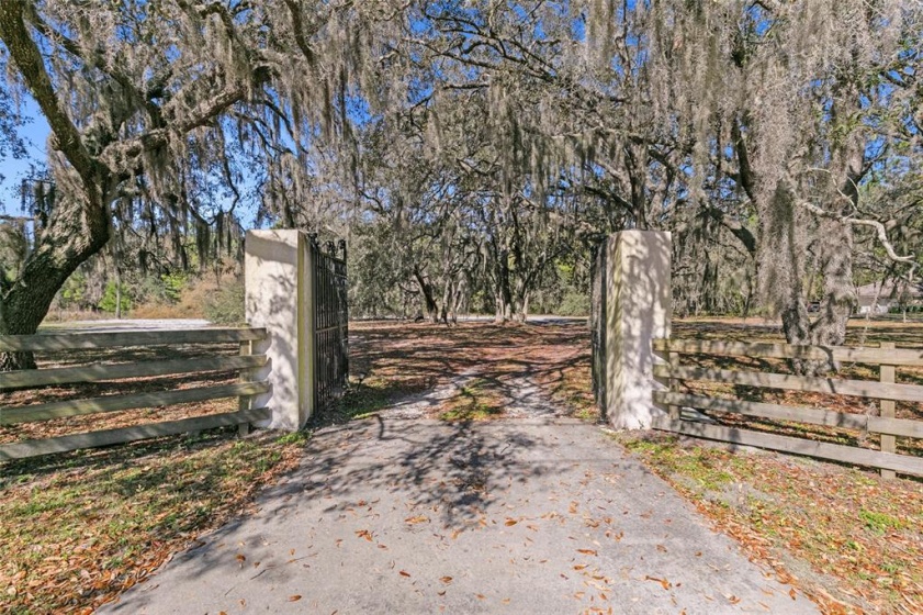 5700 MARKHAM WOODS ROAD, LAKE MARY, Florida 32746, 4 Bedrooms Bedrooms, ,3 BathroomsBathrooms,Residential,For Sale,MARKHAM WOODS,O6012800