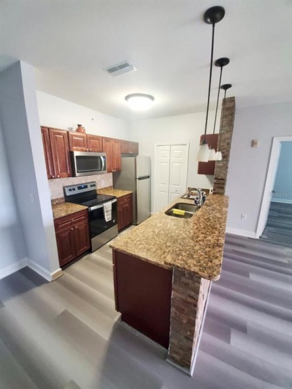 5455 VINELAND ROAD, ORLANDO, Florida 32811, 2 Bedrooms Bedrooms, ,2 BathroomsBathrooms,Residential,For Sale,VINELAND,O5974090