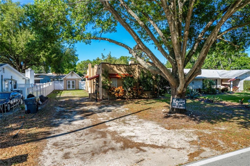 1903 LAKE ELOISE DRIVE, WINTER HAVEN, Florida 33884, 2 Bedrooms Bedrooms, ,1 BathroomBathrooms,Residential,For Sale,LAKE ELOISE,P4920076